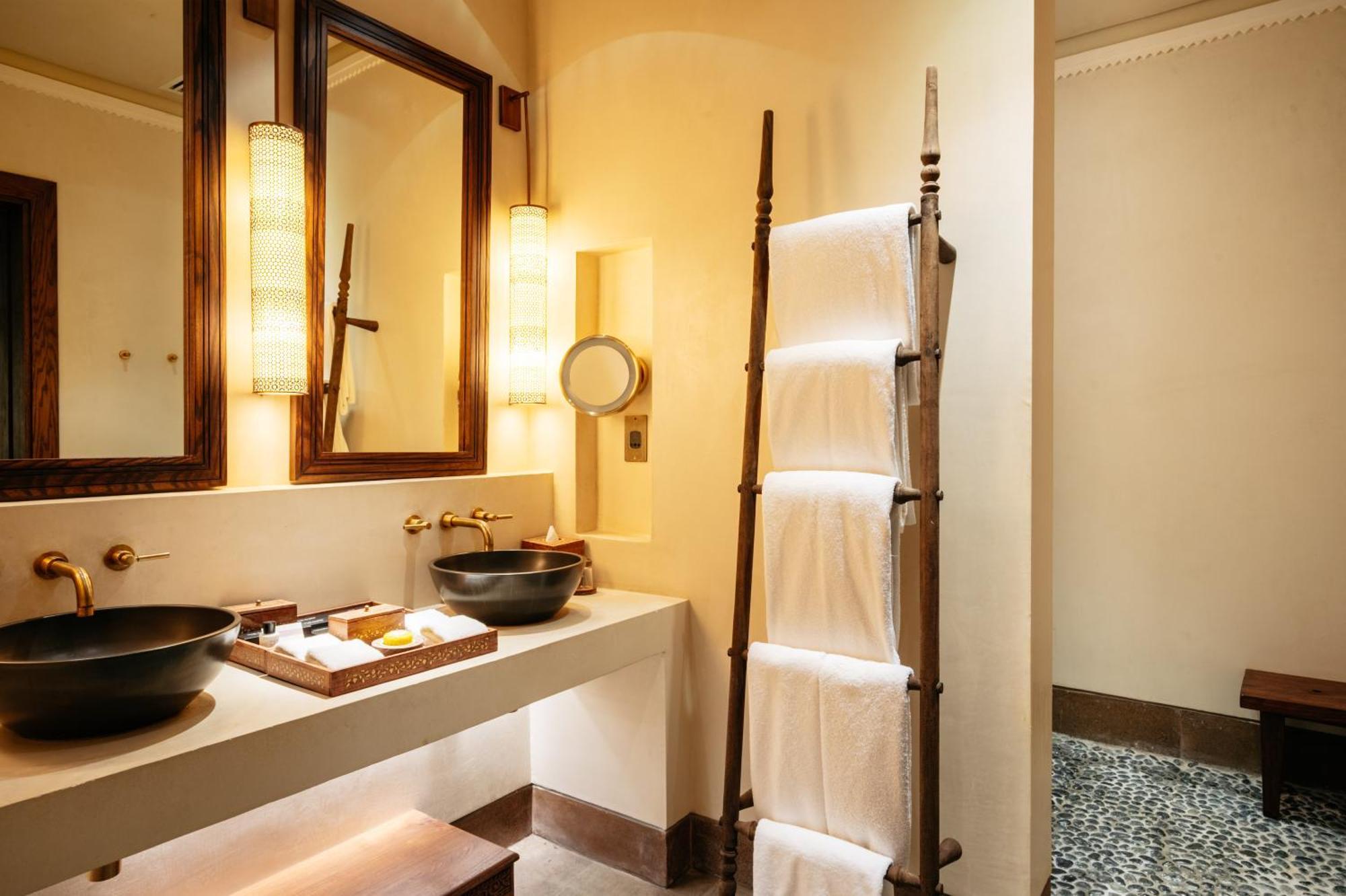 Hotel The Chedi Al Bait, Sharjah Exterior foto Bathroom at The Oberoi, Mumbai