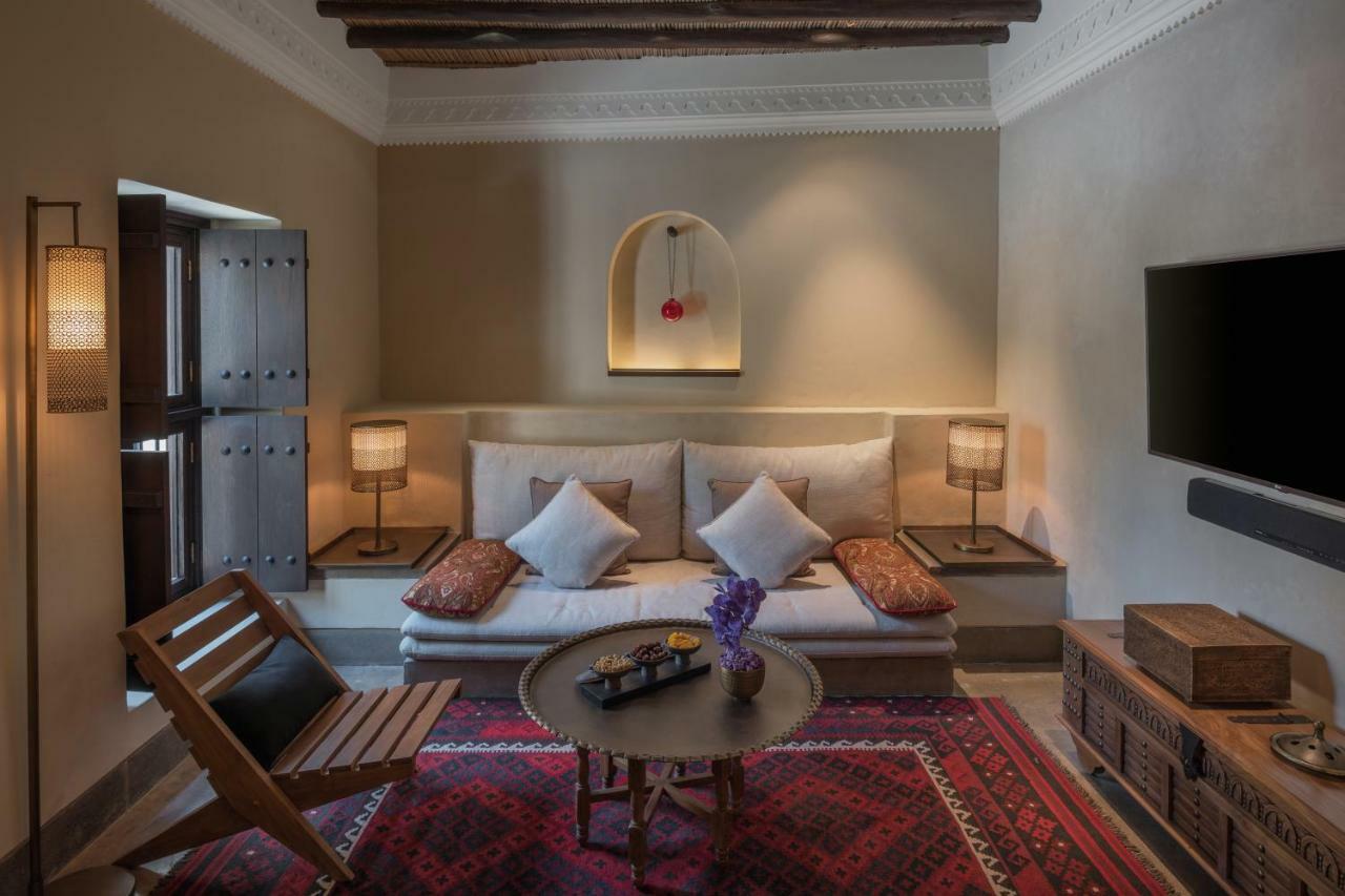 Hotel The Chedi Al Bait, Sharjah Exterior foto A living room at the hotel