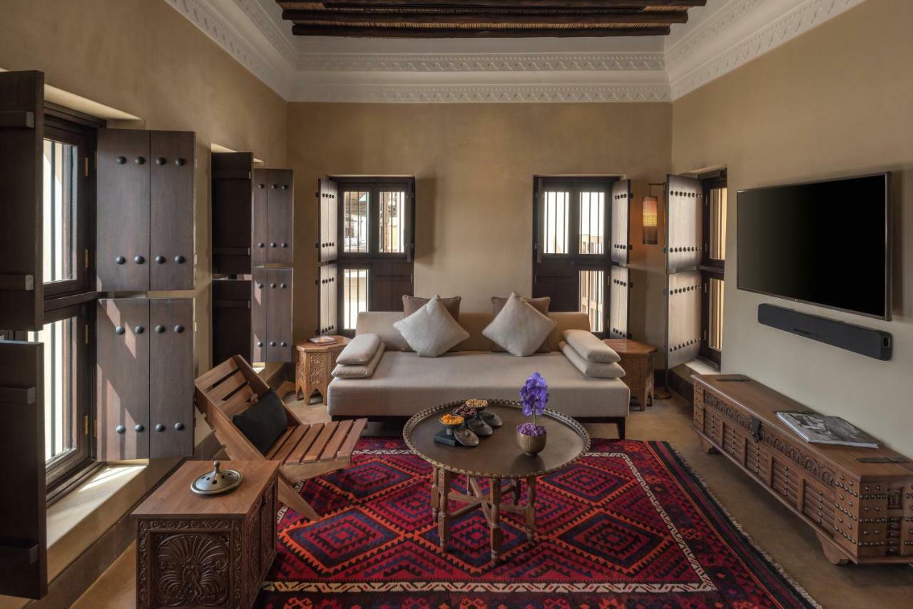 Hotel The Chedi Al Bait, Sharjah Exterior foto A living room at the hotel