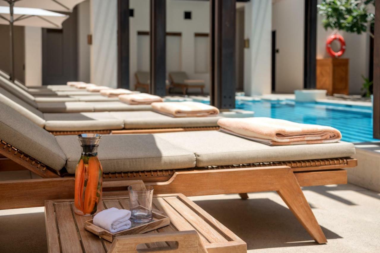 Hotel The Chedi Al Bait, Sharjah Exterior foto Pool at the hotel